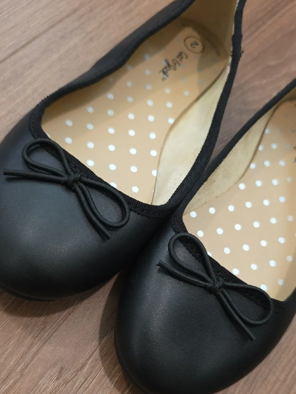 Cat & Jack Girl's Black Bow Ballet Flats. Size 2
